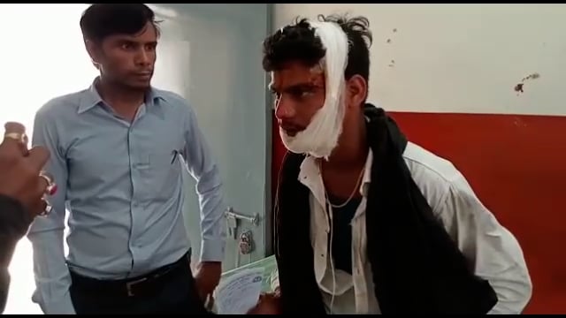 पुलिस गश्ती वाहन को देख भागने के क्रम में बाईक सवार अनियंत्रित होकर गिरा दो जख्मी l