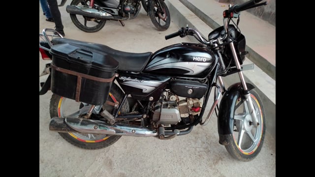 लखीसराय उत्पाद विभाग की टीम ने संतर मोहल्ला में छापेमारी के दौरान एक 100 लीटर देसी शराब किया बरामद कारोबारी हुआ फरार