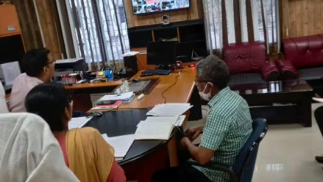 डीएम ने चापाकल मरम्मति को लेकर वीडियो कॉन्फ्रेंसिंग के माध्यम से अधिकारियों के साथ की बैठक