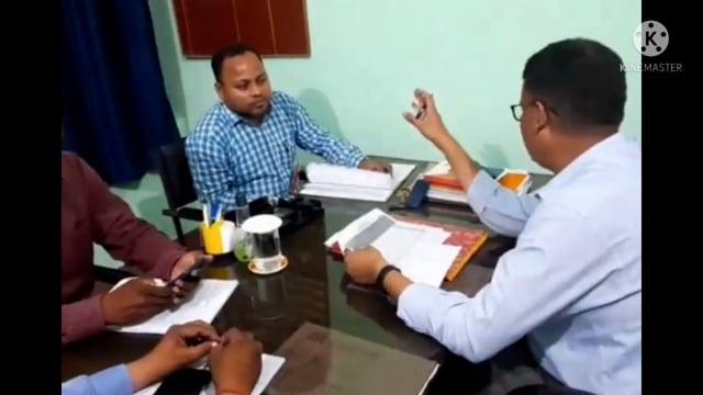 प्रखंड विकास पदाधिकारी द्वारा अपने चेंबर में पीएम आवास योजना से संबंधित सहायकों की बैठक कर दिए कई निर्देश