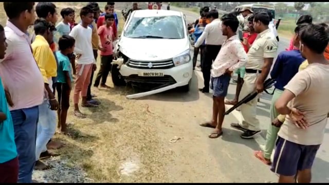 तेज रफ्तार कार अनियंत्रित होकर सड़क पर पलटी, कोई हताहत नहीं