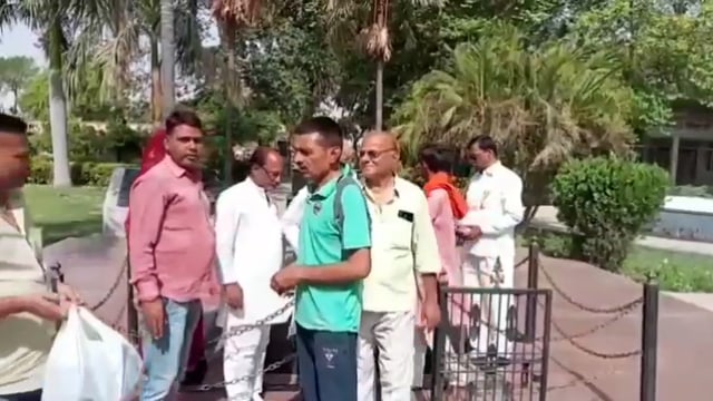 कोंच:-सरोजनी नायडू पार्क में  भाजपा कार्यकर्ताओं ने दी शहीदों को श्रद्धांजलि.