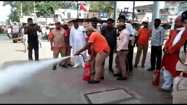 जहानाबाद काको मोड़ के समीप पेट्रोल पंप पर लोगो को अग्नि से बचाव को लेकर चलाया गया जागरूकता अभियान।