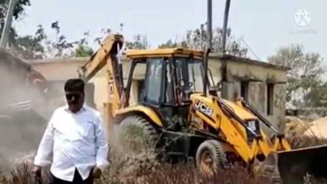 जहानाबाद के गोरहट गाँव मे अंचलाधिकारी के द्वारा अतिक्रमण के खिलाफ चलाया गया अभियान।