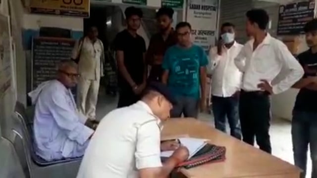 रिसियप थाना क्षेत्र के तिताई बीघा के समीप एनएच 139 पर बाइक सवार ने खड़ी ट्रक ने मारी टक्कर,एक की मौत, दो घायल