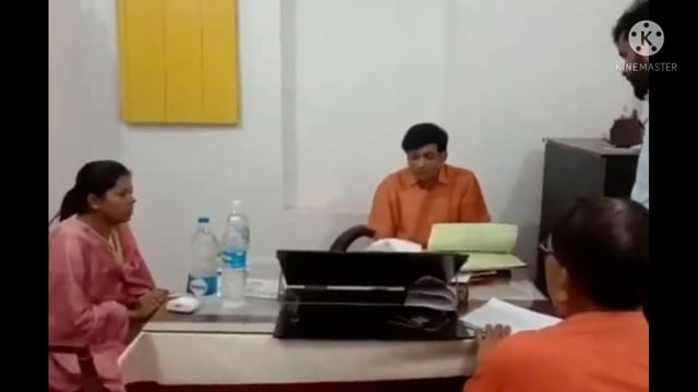 प्रभारी अंचलाधिकारी को अंचल कार्यालय के निरीक्षण के क्रम में एडीएम ने दिए कई दिशा निर्देश