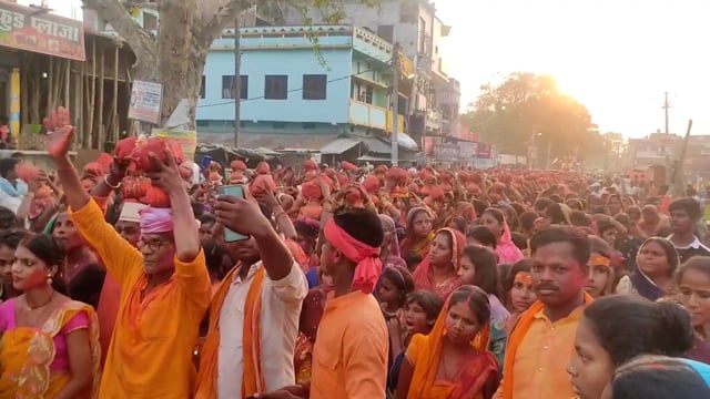 सिमरी बख्तियारपुर नगर परिषद के शर्मा चौक पर तीन दिवसीय रामधुनी महायज्ञ संपन्न महिलाओं ने किया कलश विसर्जन