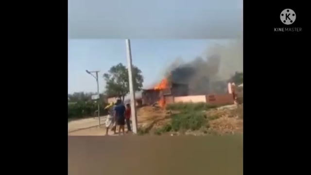 गोंडा न्यूज़ अज्ञात कारणों से लगी आग 7 परिवारों की गृहस्थी जलकर खाक