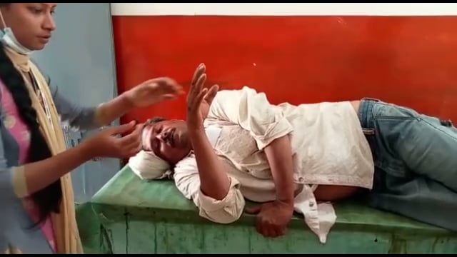 ट्रैक्टर की टक्कर से स्वास्थ कर्मी जख्मी रेफरल अस्पताल में हुआ इलाज l