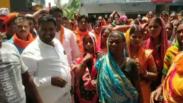 नामांकन के अंतिम दिन मुखिया प्रत्याशियों ने दिखाया दम,ढोल बाजा,जुलूस व रैली कर पहुंचे गांडेय