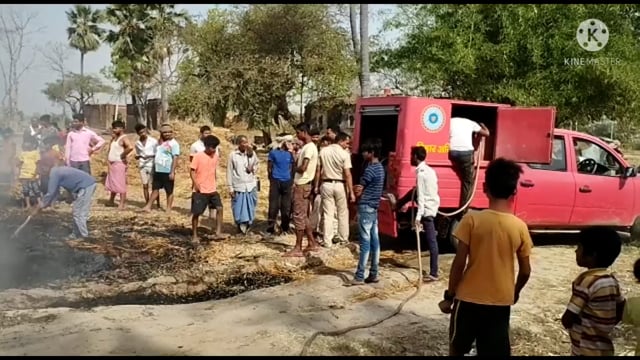 जहानाबाद के मोकर दौलतपुर गाँव मे खलिहान में लगी आग,फायर ब्रिगेड की टीम ने आग पर पाया काबू।