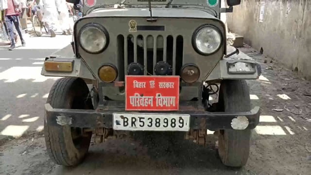 लखीसराय शहर में यातायात प्रभारी मोहम्मद सोहराब खान के द्वारा चलाया गया वाहन जांच कई वाहनों को किया गया जब्त 