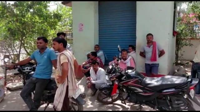 रामपुर गांव में बीती रात शराबी पति ने पत्नी की पीट-पीटकर हत्या कर दी।