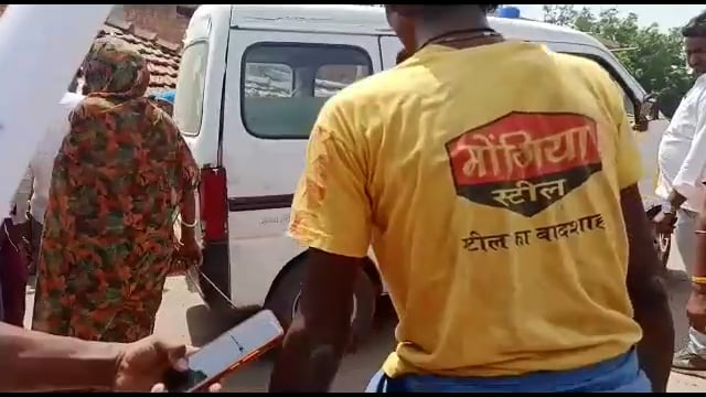 थाना क्षेत्र के कृष्णाडीह कदरसी ढाकामोड गांव के पास रेलवे लाइन ब्रिज के नीचे ट्रेन की चपेट में आने से युवक जख्मी.