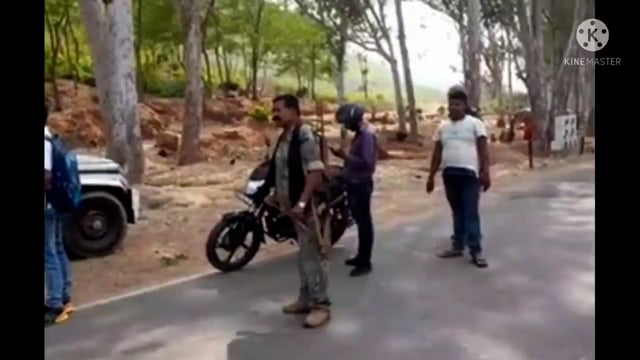 प्रतिदिन की भांति मंगलवार को फुल्लीडुमर थाना की पुलिस ने वाहन जांच कर ₹2000 का चालान काटा