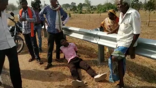 अनियंत्रित मोटरसाइकिल सवार ने विपरीत दिशा से पैदल आ रहे युवक को मारी ठोकर,युवक जख्मी