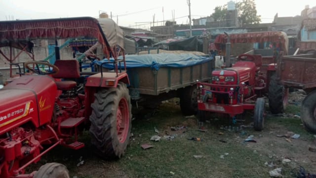 चानन  : किऊल नदी के गोहरी बालू घाट से अवैध बालू लोड कर रहे चार ट्रेक्टर जब्त,  मौके से तीन चालक गिरफ्तार। 