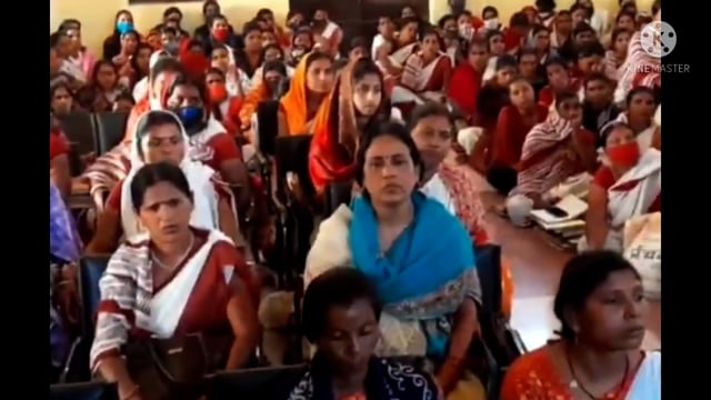 प्रखंड सभागार में बाल विकास परियोजना पदाधिकारी ने आंगनबाड़ी सेविकाओं के साथ बैठक कर योजनाओं के संचालन की दी जानकारी 