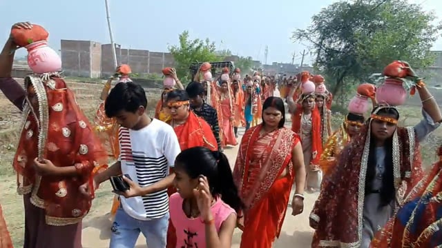 चानन  : मननपुर बाजार के रामजानकी व बजरंगबली मंदिर प्रांगण में दो दिवसीय रामधुन यज्ञ को ले निकली भव्य कलश शोभायात्रा।