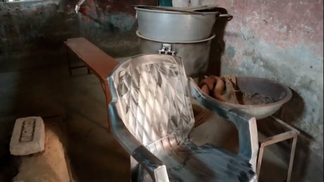 मध्य विद्यालय, मोरातालाब में एमडीएम भोजन बनाने वाले रसोइयों को नहीं किया जा रहा वेतन का भुगतान।