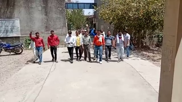 बिजली और पानी की समस्या को लेकर उपखंड अधिकारी को दिया ज्ञापन