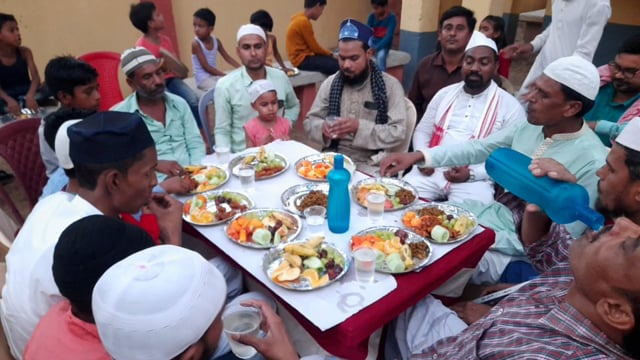 चानन  : संग्रामपुर पंचायत भवन परिसर में मुखिया दीपक सिंह ने किया दावत-ए-इफ्तार पार्टी आयोजित  