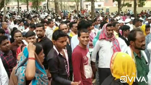 गांडेय प्रखंड मुख्यालय में सिंबल लेने प्रत्याशियों की उमड़ी भीड़