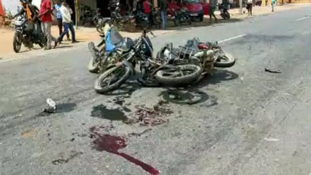 गिरिडीह टुंडी मुख्य सड़क पर ताराटांड़ थाना क्षेत्र के मोहलीडीह के समीप सड़क दुर्घटना में तीन ज़ख्मी