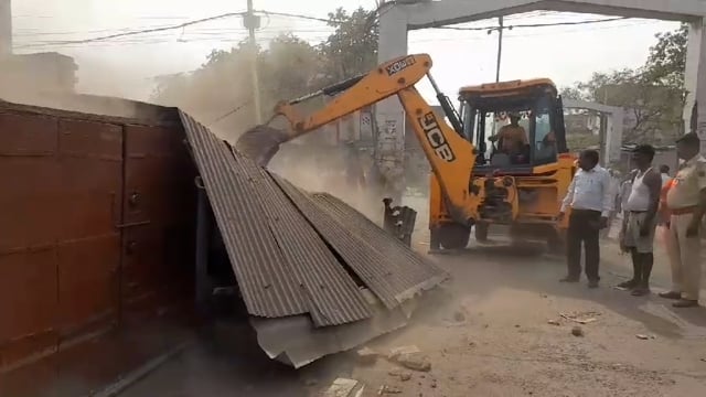 भागलपुर हंसडीहा सड़क मार्ग से अतिक्रमण हटाने की कार्रवाई शुरू