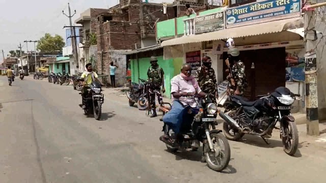 लखीसराय जिले के हकीमगंज गांव में दो समुदायो के बीच बढ़ते विवाद को लेकर पहुंचे जिलाधिकारी एवं एसपी मामला हुआ शांत