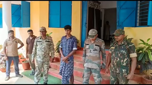 नारायणपुर - 1 नक्सली सहयोगी को पुलिस ने घेराबंदी कर पकड़ा