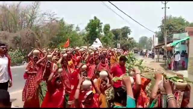 अमरपुर :डाटवाटी गांव से 72 घण्टे अष्टयाम को लेकर निकाली गई 125  कलश  के साथ  कलश शोभा यात्रा l
