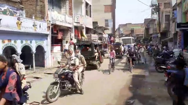 ईद पर्व में शांति व्यवस्था को लेकर हसपुरा पुलिस ने शहर तक फ्लैगमार्च निकाला,दिया शांति का संदेश