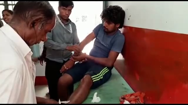 अमरपुर : महादेवपुर गांव के बजरंगबली मंदिर के समीप टोटो पलटने से तीन लोग जख्मी रेफरल अस्पताल में हुआ इलाज l