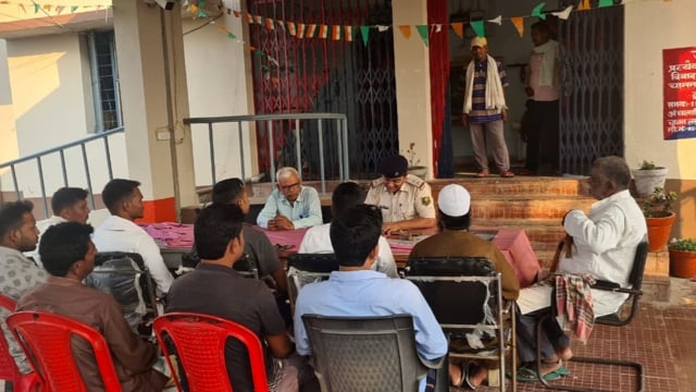 चानन  : चानन थाना परिसर में ईद को लेकर शांति समिति का बैठक आयोजित। 