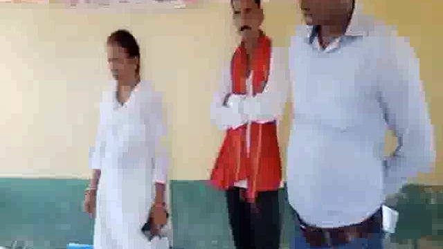 अकबरपुर में आंगनबाड़ी केंद्र का निरीक्षण करने पहुची बीडीओ ने बच्चों को पढ़ाया संस्कार का पाठ