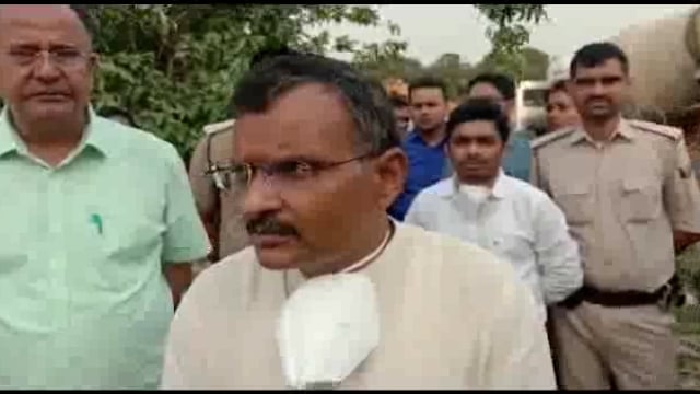 भागलपुर अगवानी पुल के ध्वस्त होने पर पुल निगम के चेयरमेन संजय कुमार पाल जानकारी देते हुए