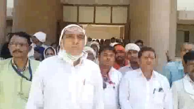 अपंगांचे चांदुर रेल्वे तहसील कार्यालयावर आंदोलन