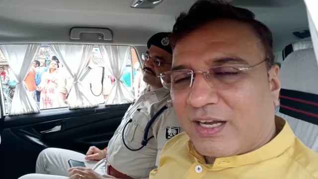 जिला अधिकारी सुनील कुमार यादव।