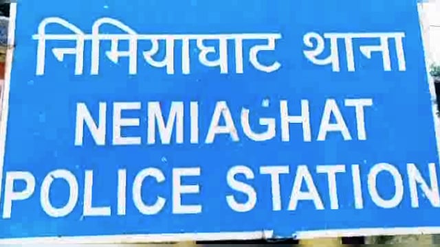 निमियाघाट क्षेत्र के डूमर चुटियो में शॉर्ट सर्किट के कारण लगी आग से सबकुछ जल कर हुए राख