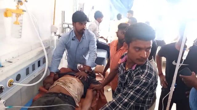 दो बाइक की आमने सामने टक्कर में चाचा भतीजा सहित चार लोग घायल