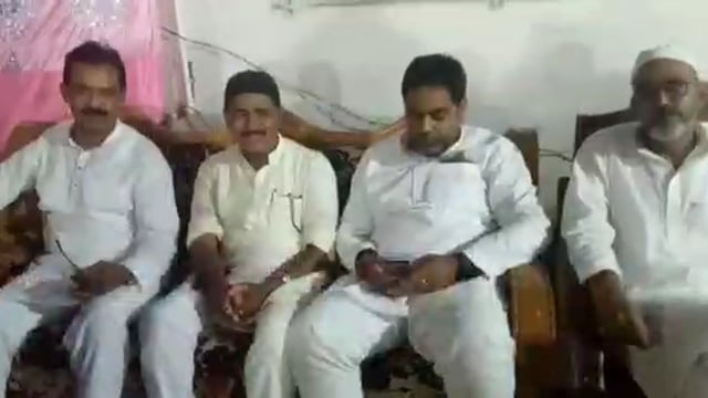 शहर के नवाडीह मोहल्ले में ईद मिलन समारोह का हुआ आयोजन, पूर्व केंद्रीय मंत्री नागमणि एवं सदर विधायक आनंद शंकर हुए शामिल