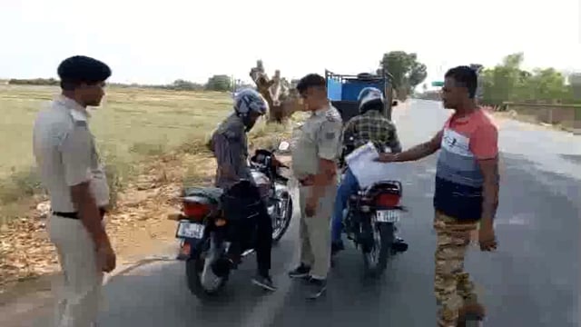 बांका एसपी के निर्देश पर पुलिस ने कुर्मा बाजार के समीप चलाया सघन वाहन चेकिंग अभियान, चालकों में मचा हड़कंप