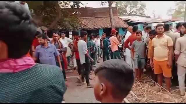 औरैया के समीप परिजन ने सड़क को किया जाम