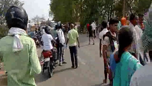 कामता हॉल्ट के समीप ट्रैक्टर और बाइक की टक्कर में किशोर की हुई मौत,परिवार में मचा कोहराम