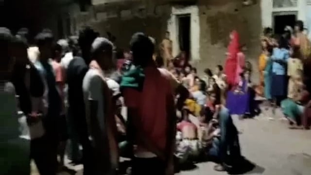 हिलसा के द्वारिका विगहा में बदमाशों ने अधेड़ व्यक्ति को लाठी डंडे से पिट पिट कर किया हत्या,सड़क जाम