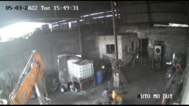 टायर में हवा भरते समय ब्लास्ट, देखें लाईव वीडियो, 2 की मौत@live @बड़ी खबर