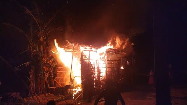 कालसर गांव में अचानक एक घर में लगी आग सब कुछ जलकर हुआ राख