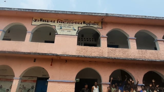 चानन  : उमवि.दाडीसीर में ग्रामीणों विद्यालय प्रभारी के खिलाफ हंगामा कर कार्यालय में जडा ताला।