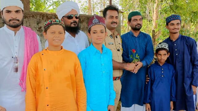 सिंदेवाही तहसील मे ईद-उल- फितर(रमजान ईद)की नमाज अदा की गई. 